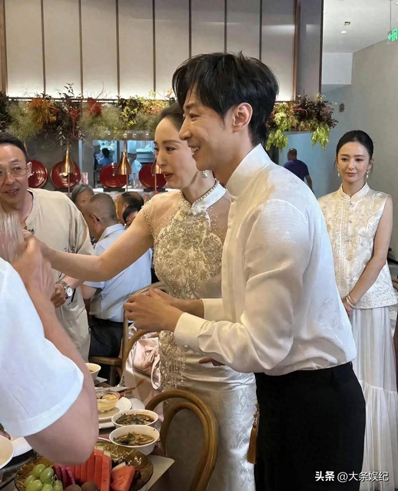 董璇张维伊商量办婚礼细节董璇与张维伊的梦幻婚礼，精心筹备细节背后的故事