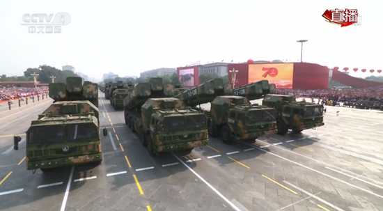反导重器首次亮相阅兵场 解读来了反导重器首次亮相阅兵场，是中国军事装备发展史上的重要里程碑之一。这一事件具有多方面的意义和影响。