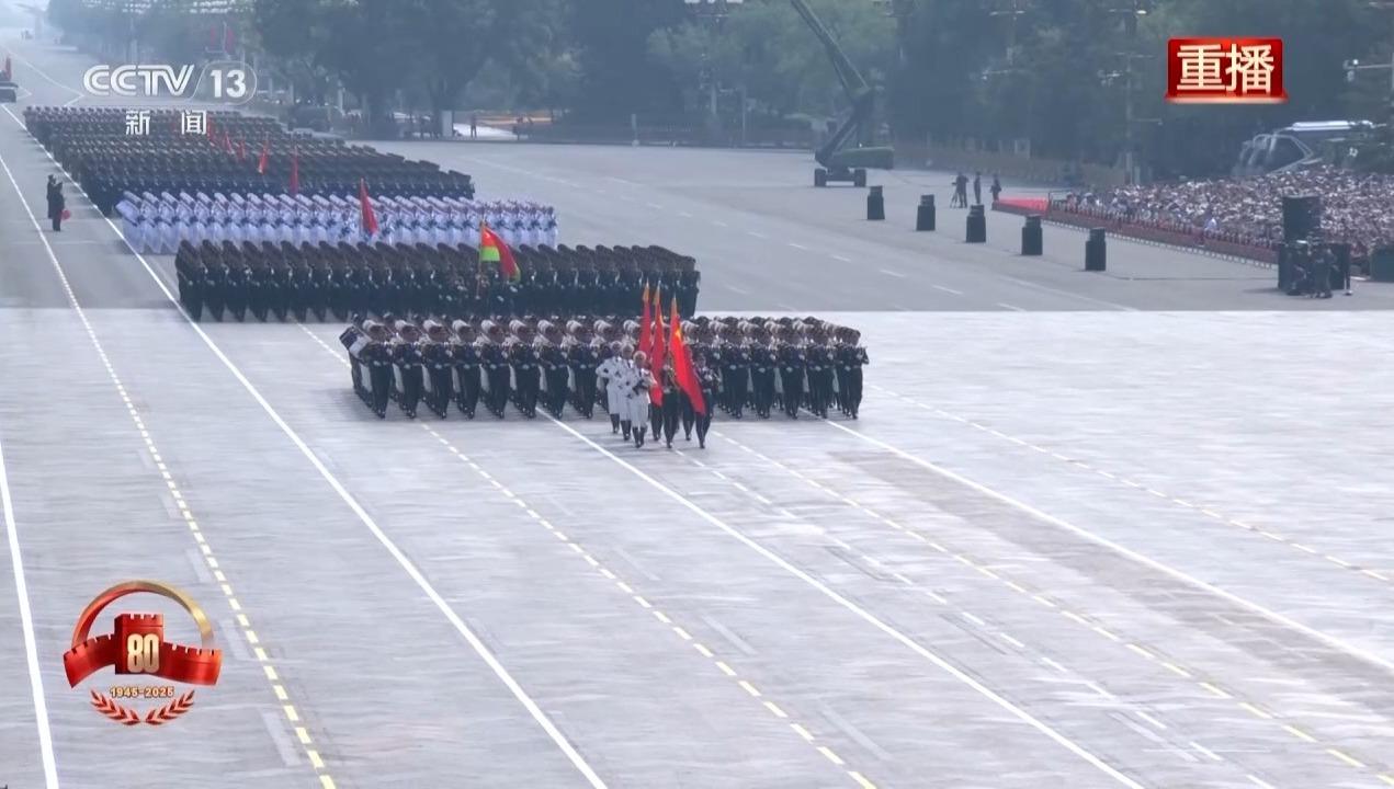 23个装备方队阅兵完整视频来了关于您提到的23个装备方队阅兵完整视频，我无法直接提供视频链接或内容。建议您通过官方渠道观看阅兵仪式和相关视频，例如通过政府官方网站、新闻机构或相关视频分享平台。这些平台会提供官方发布的、高质量的阅兵视频。