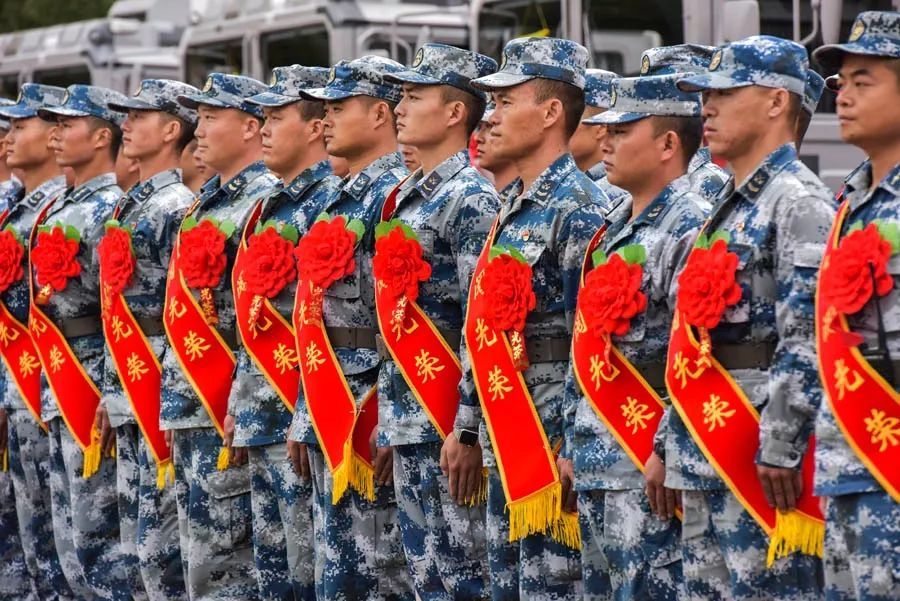 受阅官兵归来受阅官兵归来，荣耀与责任的延续
