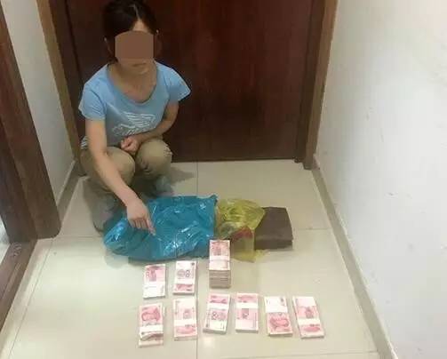 钟点工偷65万彩钻如果钟点工偷窃了价值高达65万的彩钻，这是一种严重的犯罪行为，涉及到财产的损失和法律的制裁。
